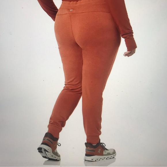 NEW Women’s Relaxed Fit Fleece Jogger Pumpkin Color Plus Size - Picture 5 of 10